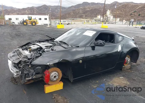 2010 Nissan 370Z Touring z USA, uszkodzony, nr VIN JN1AZ4EH8AM505622